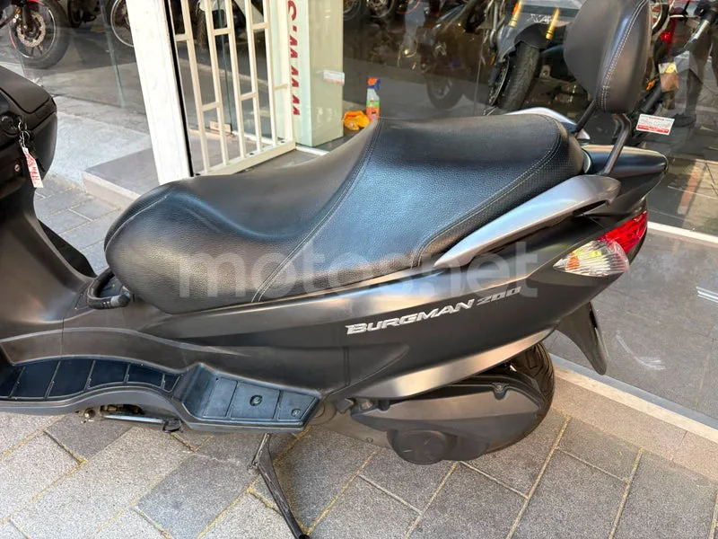 Suzuki Burgman 200 - Vista 5