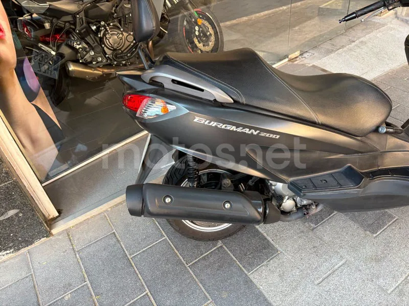 Suzuki Burgman 200 - Vista 6