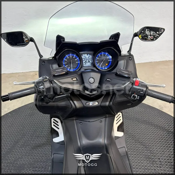 Yamaha TMAX 560 - Vista 8