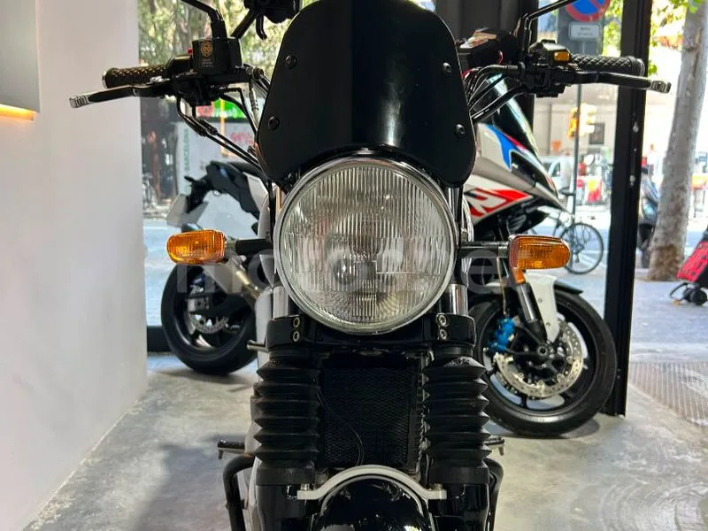 Royal Enfield Interceptor 650 - Vista 9