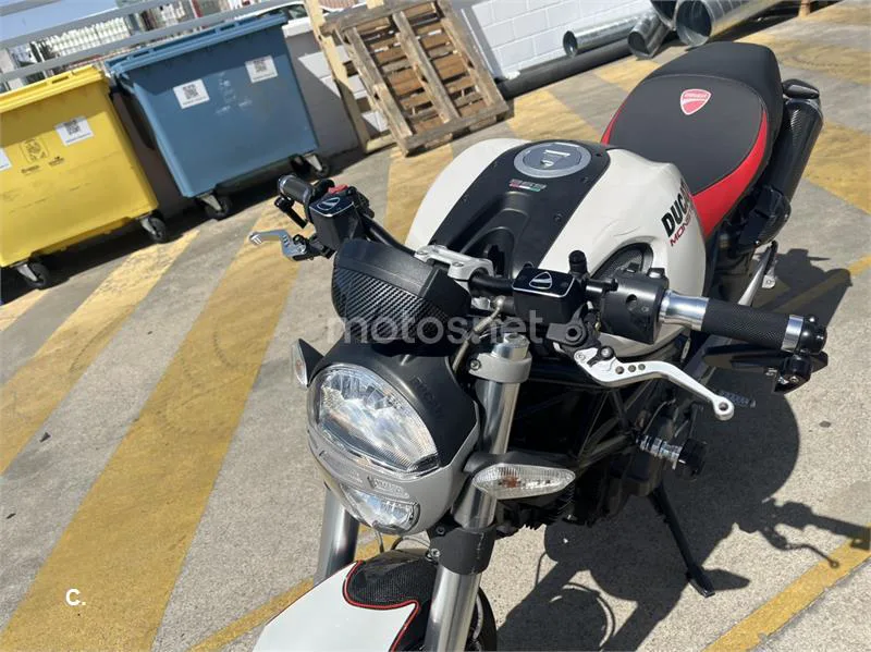 Ducati Monster 696 - Vista 4
