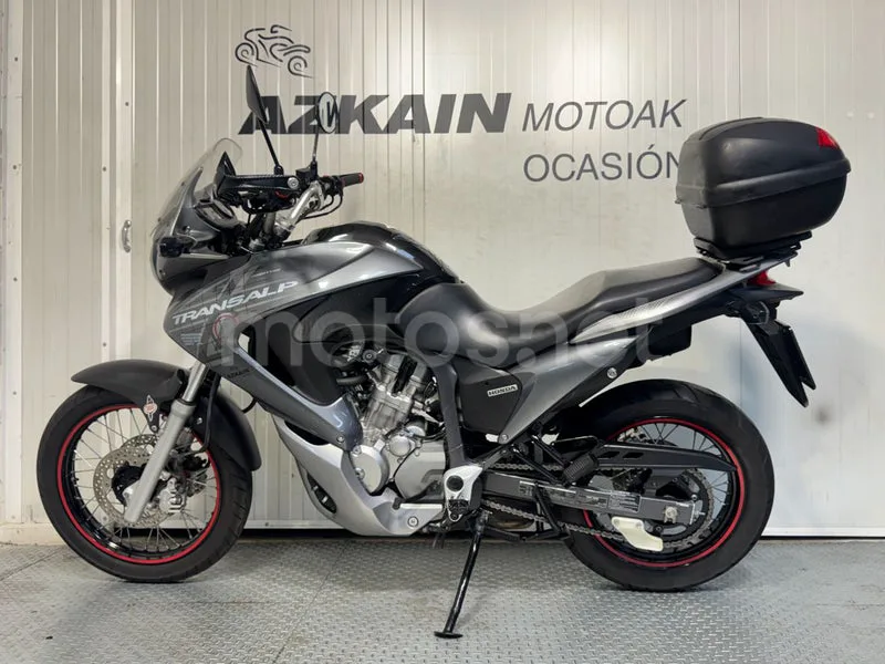 Honda XL700V Transalp - Vista 3