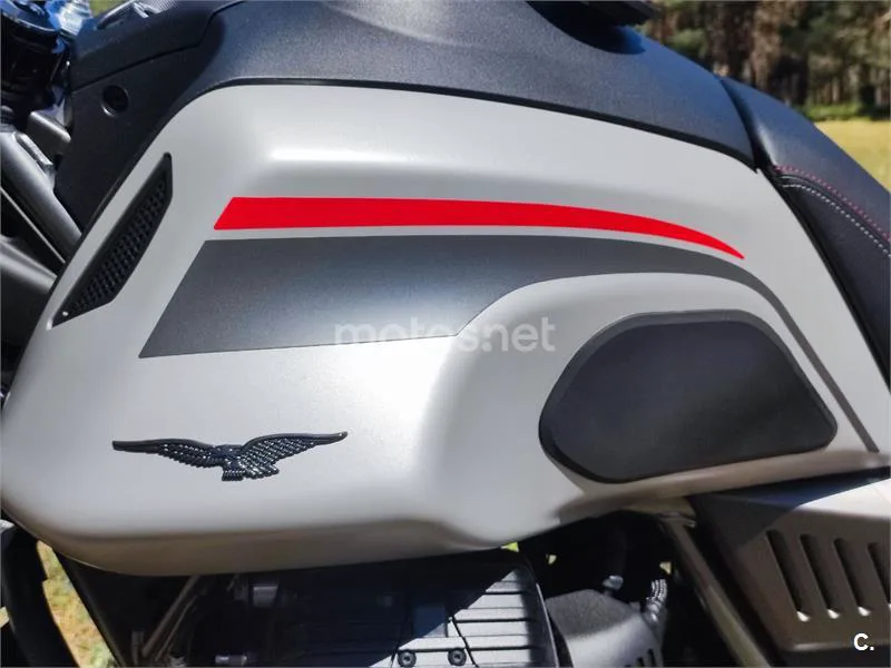 Moto Guzzi V85 TT - Vista 7