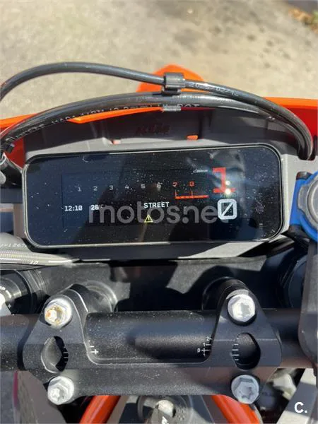 KTM 690 SMC R - Vista 3