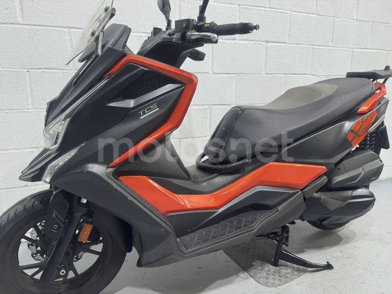 Kymco DTX 350 - Vista 21