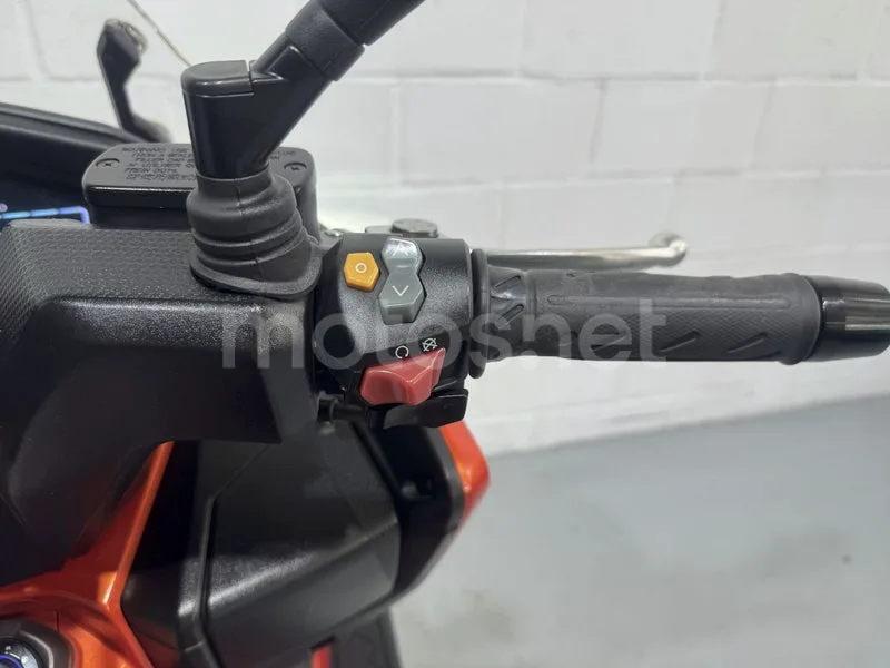 Kymco DTX 350 - Vista 25