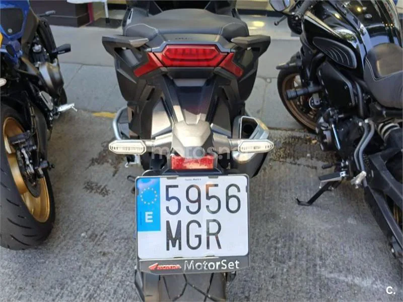 Honda X-ADV - Vista 10