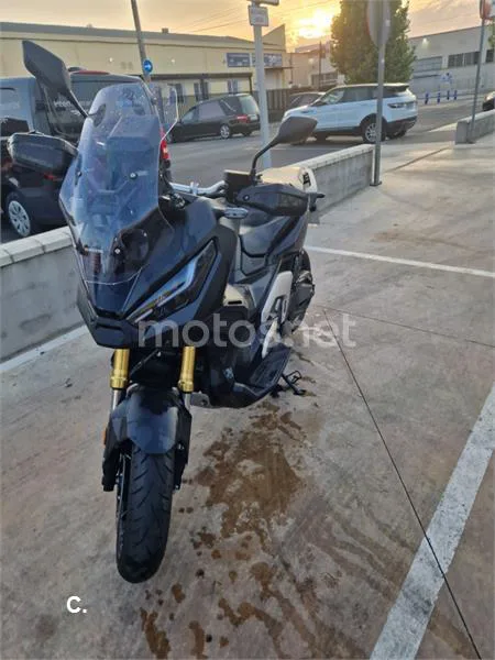Honda X-ADV - Vista 4