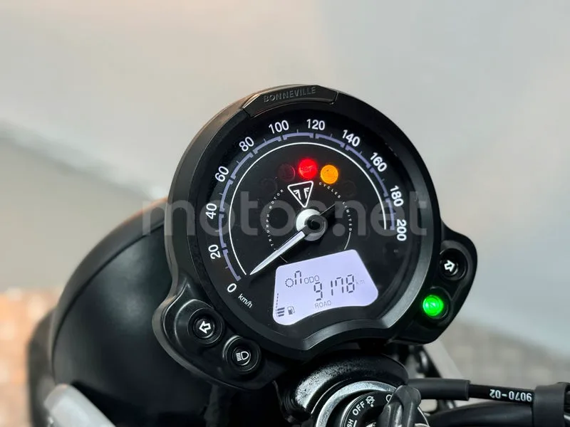Triumph Speed Twin 900 - Vista 5