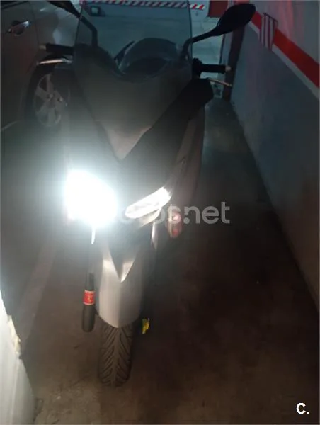 Yamaha XMAX 250 - Vista 9