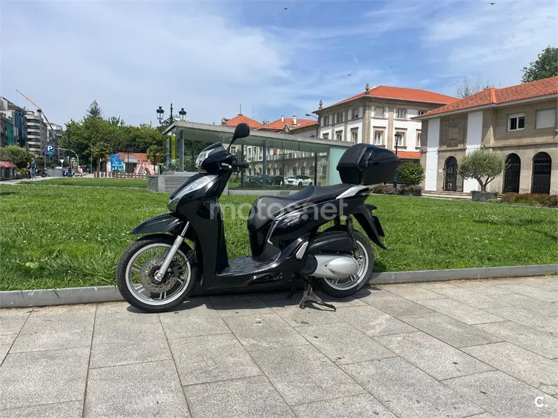 Honda SH300i 2900 € 2017 Pontevedra - 1
