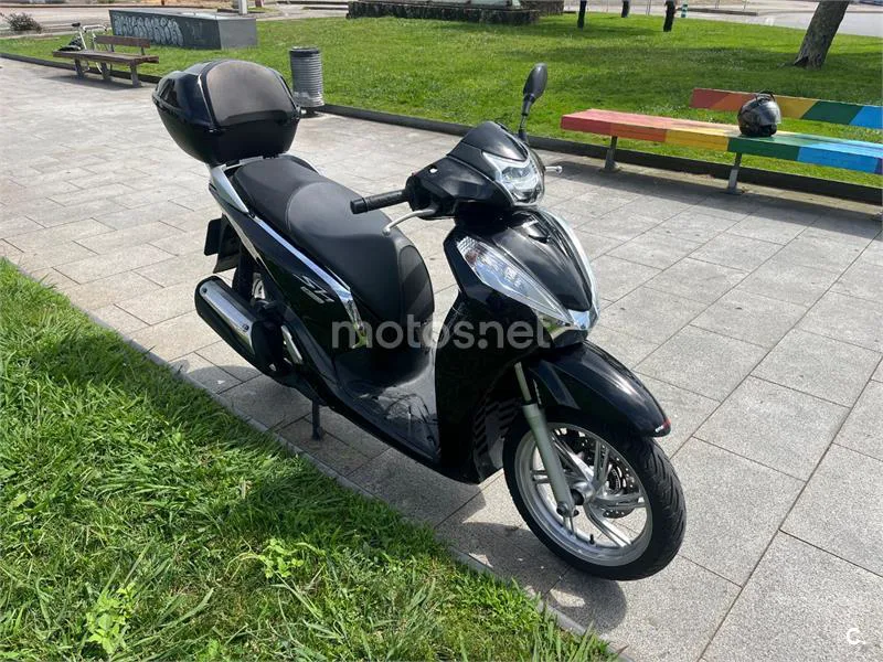 Honda SH300i - Vista 4