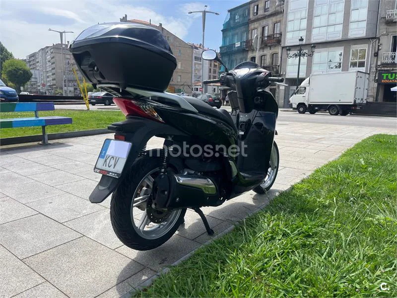 Honda SH300i - Vista 5