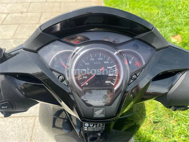 Honda SH300i - Vista 6