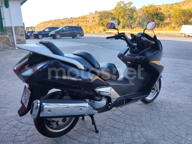 Honda Silver Wing 600 - Vista 3