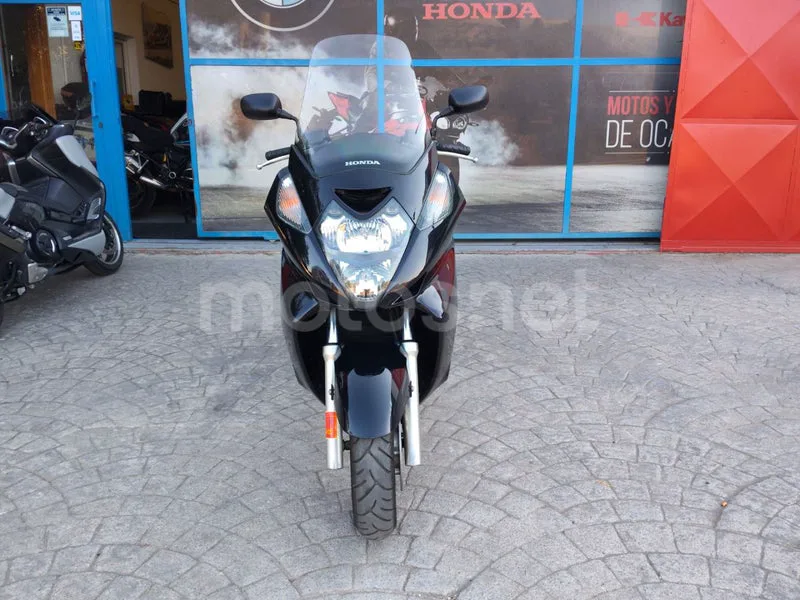 Honda Silver Wing 600 - Vista 7