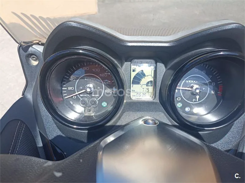 Yamaha XMAX 250 - Vista 5