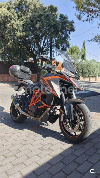 KTM 1290 Super Duke GT - Vista 3