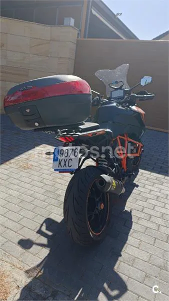KTM 1290 Super Duke GT - Vista 4
