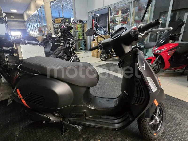 Vespa GTS 300 - Vista 3