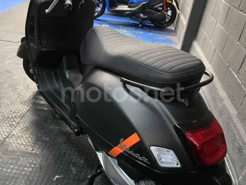 Vespa GTS 300 - Vista 4