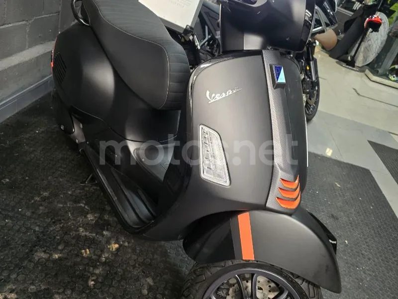 Vespa GTS 300 - Vista 6