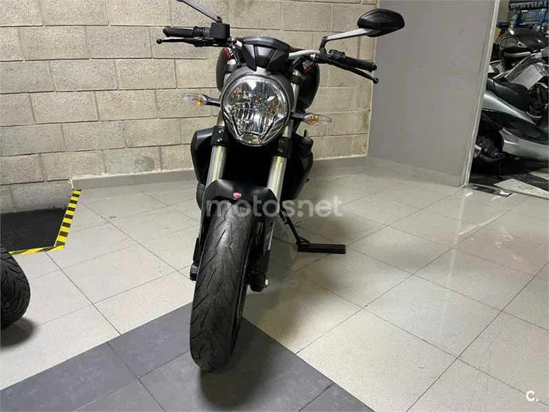 Ducati Monster 821 - Vista 13
