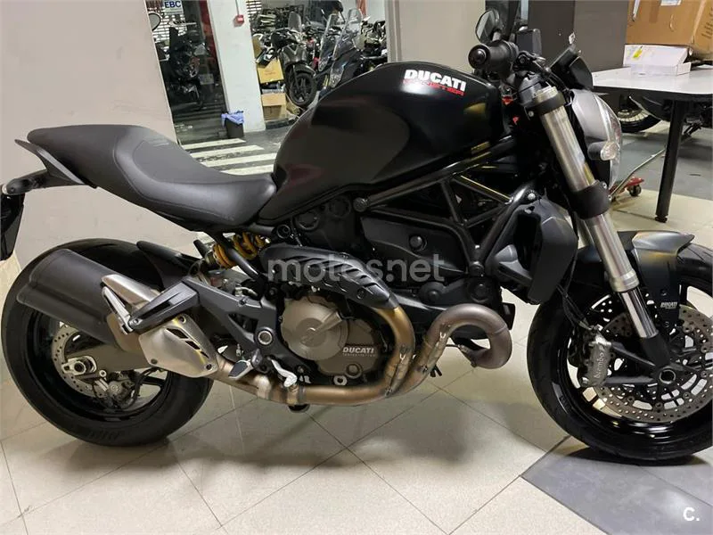 Ducati Monster 821 - Vista 3