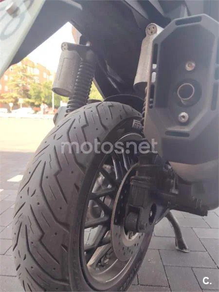 Honda ADV350 - Vista 4