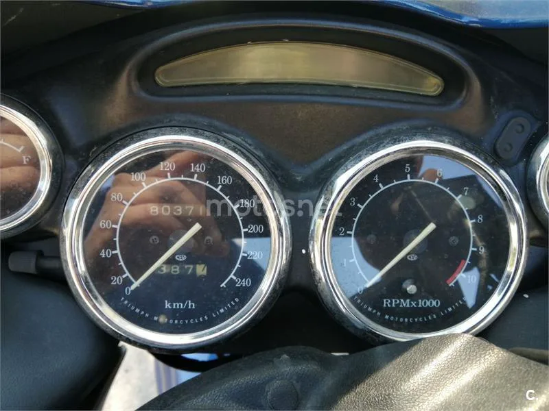 Triumph Trophy 900 - Vista 7
