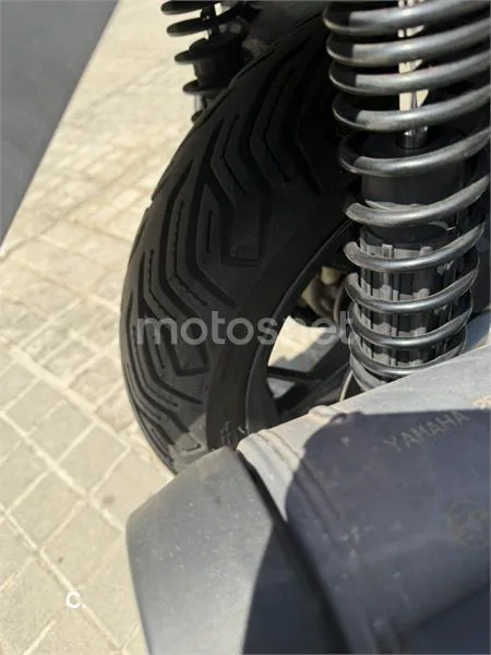 Yamaha XMAX 125 - Vista 4