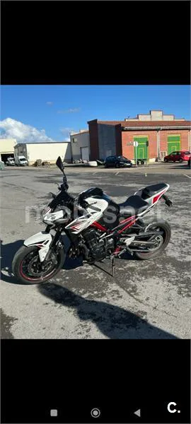Kawasaki Z900 - Vista 4