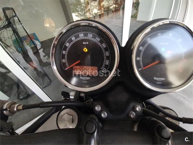 Triumph Bonneville T100 - Vista 5