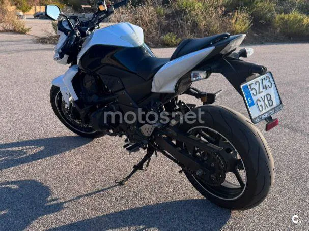 Kawasaki Z750 - Vista 3