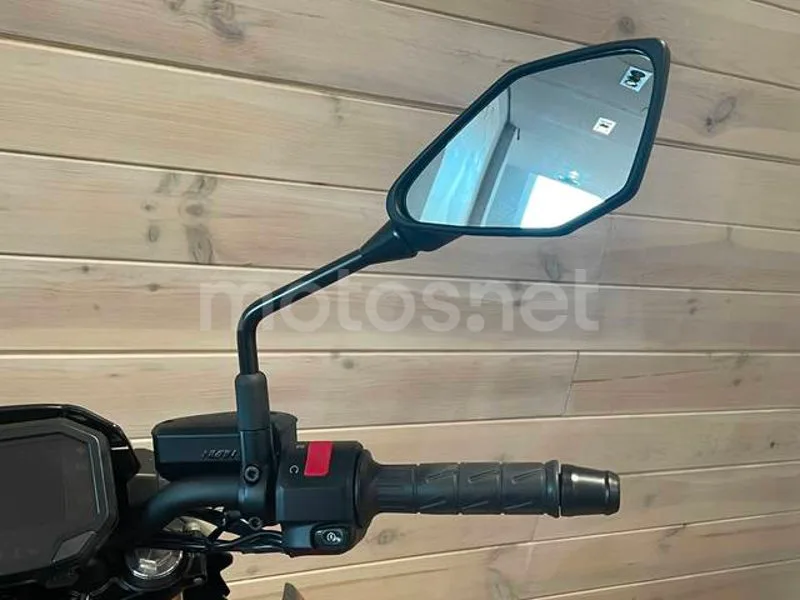 Kawasaki Z650 - Vista 15