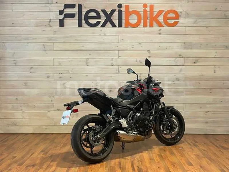 Kawasaki Z650 - Vista 4
