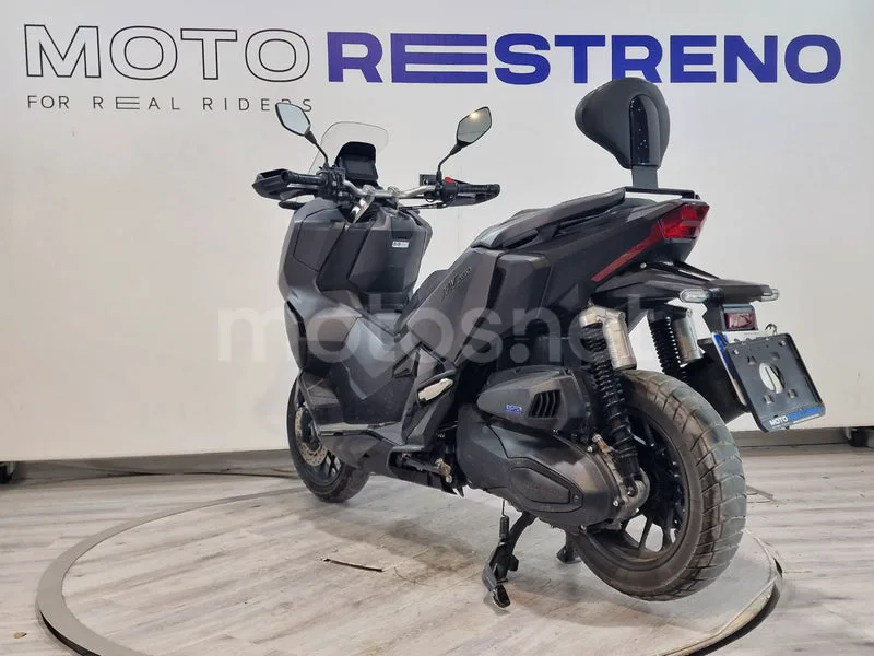 Honda ADV350 - Vista 3