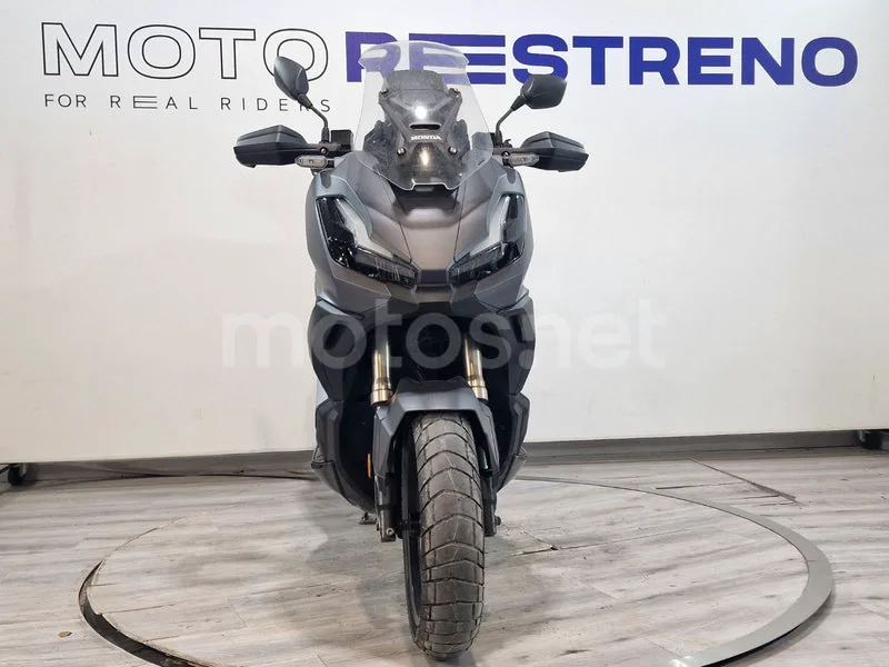 Honda ADV350 - Vista 4