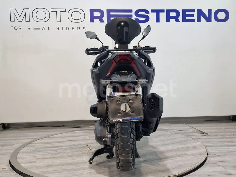 Honda ADV350 - Vista 8