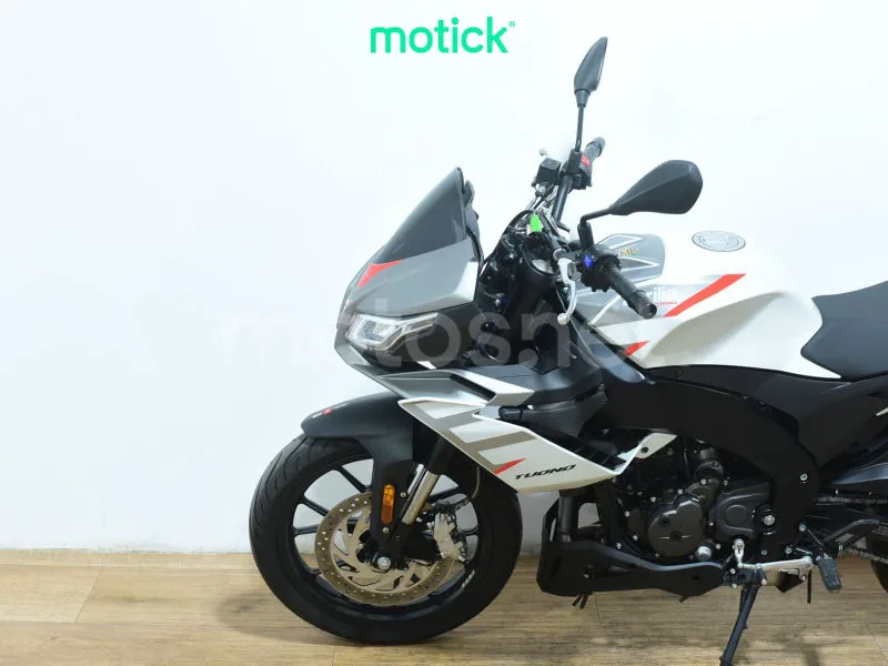 Aprilia Tuono 125 - Vista 8