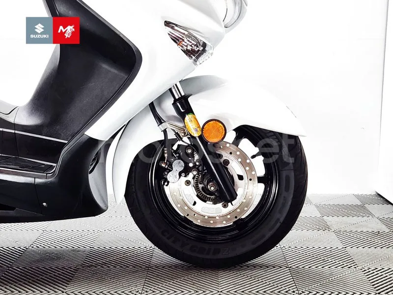 Suzuki Burgman 125 - Vista 12