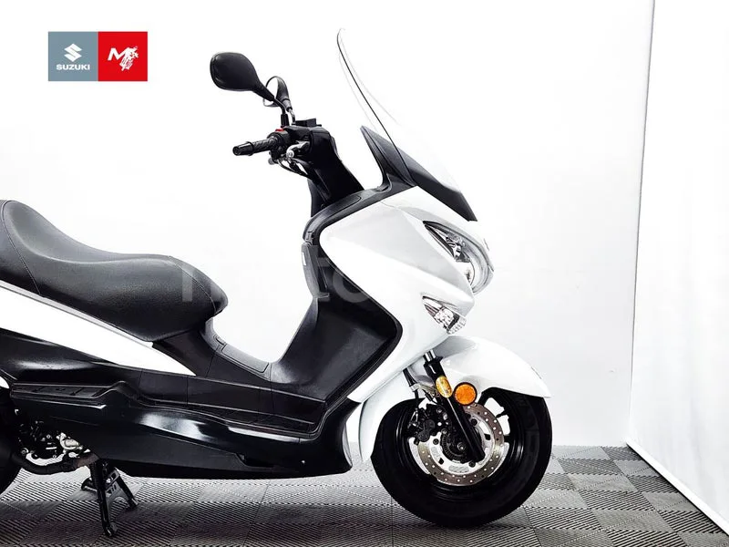 Suzuki Burgman 125 - Vista 6