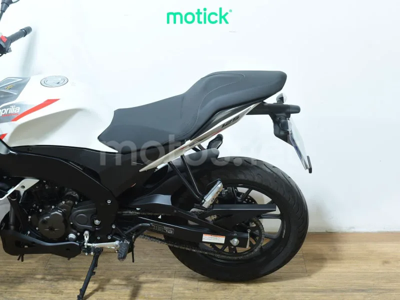 Aprilia Tuono 125 - Vista 9