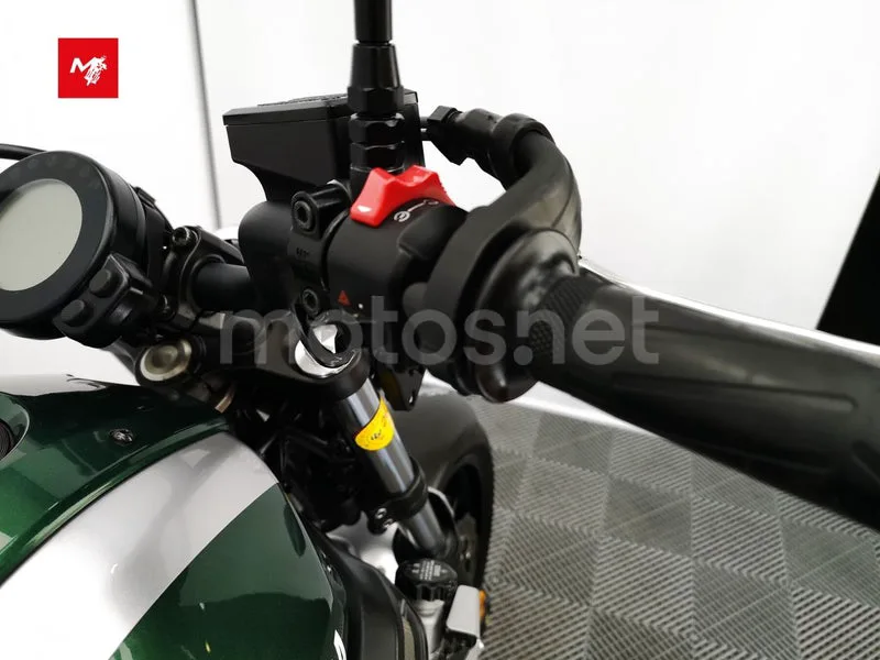 Yamaha XSR700 - Vista 9