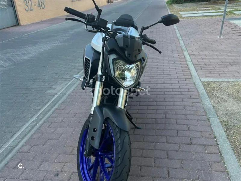 Yamaha MT-125 - Vista 8