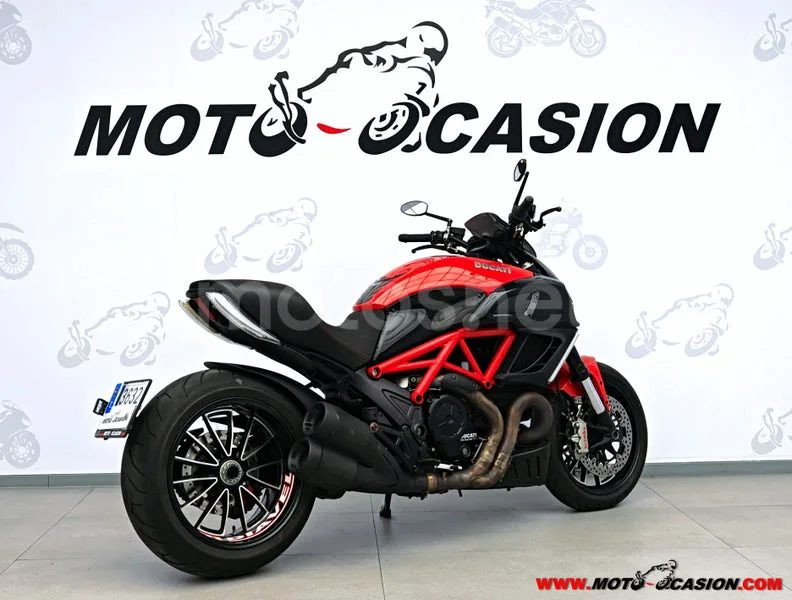 Ducati Diavel - Vista 3