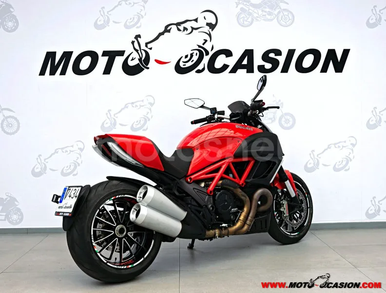Ducati Diavel - Vista 3