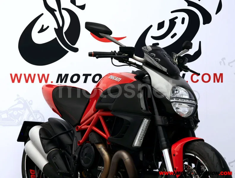 Ducati Diavel - Vista 4