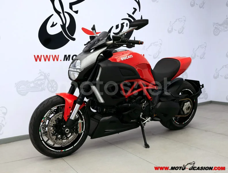 Ducati Diavel - Vista 8