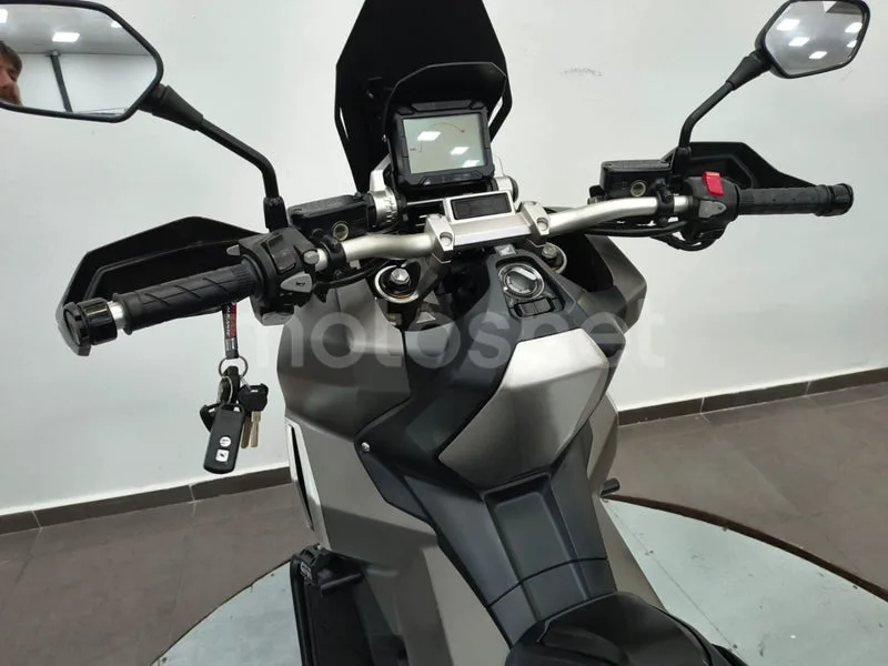 Honda X-ADV - Vista 11